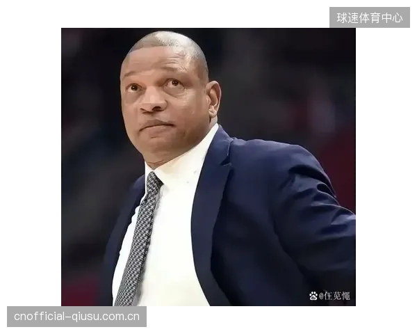 亚当斯的健康成为美国队最大隐忧，其防守覆盖能力对球队战术体系至关重要。